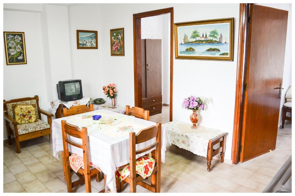 Blue Sky Apartments Karpathos Bilik gambar